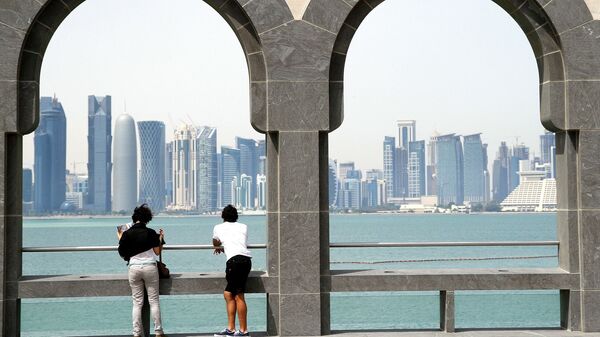 Mọi người trên cầu cảng Doha, Qatar - Sputnik Việt Nam
