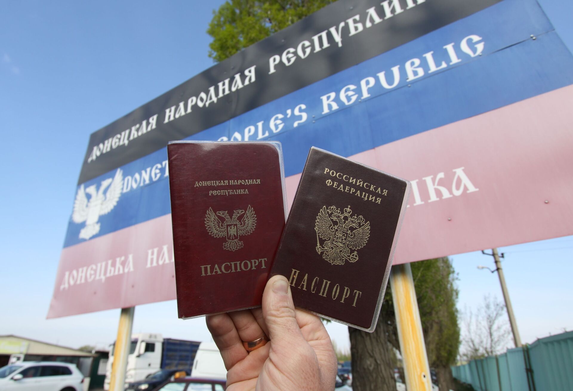 Nga cấp hộ chiếu cho cư dân Donbass - Sputnik Việt Nam, 1920, 23.02.2022