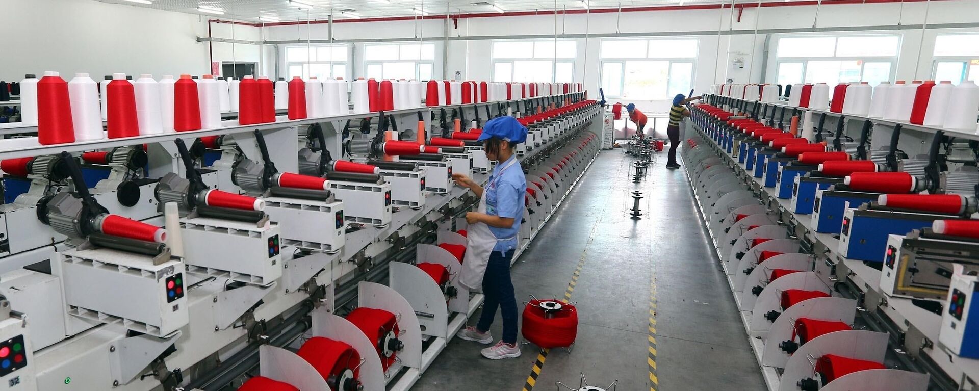 Dây chuyền sản xuất sợi tại Công ty TNHH Dệt nhuộm Jasan Việt Nam, Khu công nghiệp dệt may Phố Nối B (Hưng Yên).  - Sputnik Việt Nam, 1920, 18.07.2019