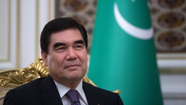 Tổng thống Turkmenistan Gurbanguly Berdimuhamedov trong lúc nói chuyện với tổng thống Nga Vladimir Putin - Sputnik Việt Nam