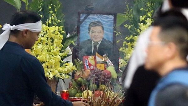 6h ngày 22/7, gia đình tổ chức lễ khâm liệm, lễ viếng ông Trần Bắc Hà tại nhà tang lễ bệnh viện Bạch Mai. - Sputnik Việt Nam