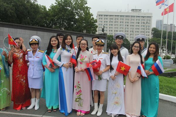 Nghi thức long trọng chào đón tàu khu trục Quang Trung  của Lực lượng Hải quân Việt Nam tại Vladivostok - Sputnik Việt Nam