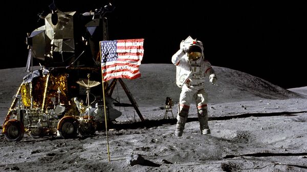 Người Mỹ đổ bộ xuống Mặt trăng - Sputnik Việt Nam