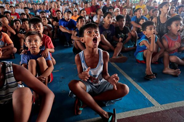 Trẻ em xem trận đấu quyền Anh ở Marikina, Philippines - Sputnik Việt Nam