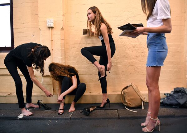Các người mẫu chuẩn bị cho buổi casting trước khai mạc Tuần lễ thời trang Melbourne - Sputnik Việt Nam