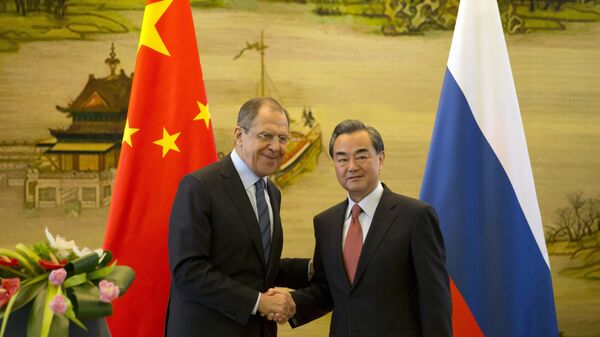 Ngoại trưởng Nga Sergei Lavrov và người đồng cấp Trung Quốc Vương Nghị - Sputnik Việt Nam