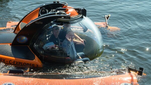 Vladimir Putin lặn xuống đáy Vịnh Phần Lan trên một tàu ngầm nhỏ - Sputnik Việt Nam