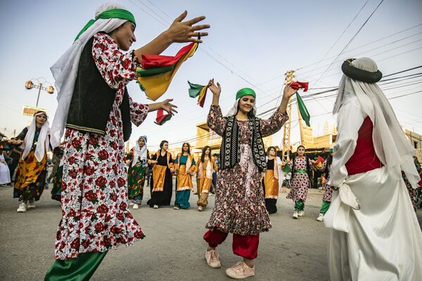Người Kurd Syria trong lễ hội đường phố ở đô thị Rumaylan - Sputnik Việt Nam
