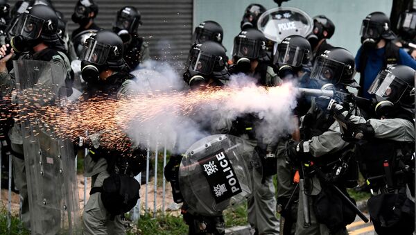 Cảnh sát sử dụng hơi cay trấn áp biểu tình chống đối ở Hồng Kông - Sputnik Việt Nam