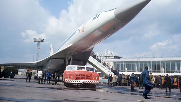 Máy bay chở khách phản lực siêu âm TU-144. Sân bay Sheremetyevo - Sputnik Việt Nam