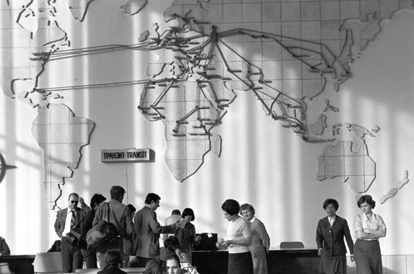 Trong phòng chờ của Sân bay Quốc tế Sheremetyevo-2, 1977 - Sputnik Việt Nam