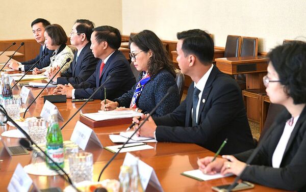Trợ lý Tổng thống Nga Anatoly Seryshev gặp Bộ trưởng Nội vụ Việt Nam Lê Vĩnh Tân  - Sputnik Việt Nam