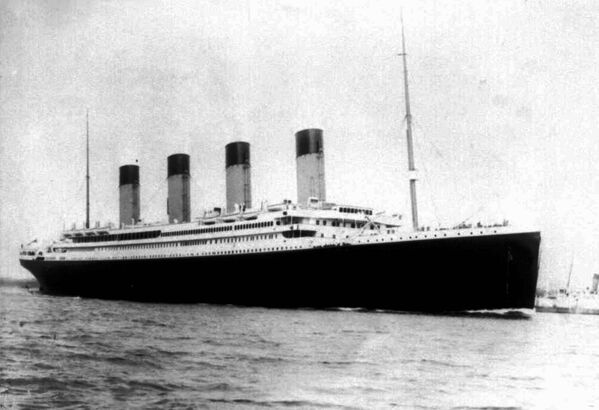 Năm 1912. Con tàu vượt đại dương lớn nhất thế giới “Titanic” trong chuyến dong khơi đầu tiên đã va vào tảng băng trôi và bị đắm. Hơn 1.300 người thiệt mạng. Trước đó một số người đã dự báo thảm kịch này. - Sputnik Việt Nam