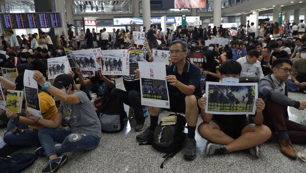Cuộc biểu tình tại sân bay Hồng Kông - Sputnik Việt Nam