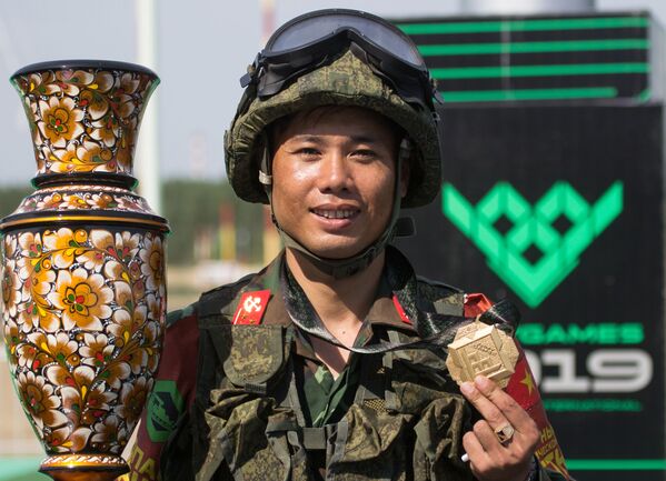 Kỹ sư quân sự Việt Nam giành vị trí thứ ba trong cuộc thi Tuyến đường an toàn tại ARMY-2019 - Sputnik Việt Nam