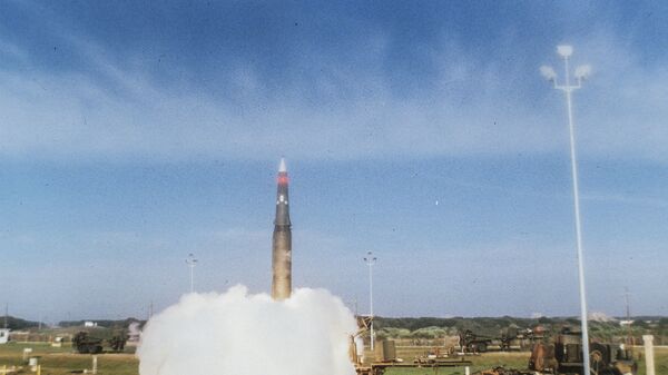 Tên lửa tầm trung Mỹ Pershing II. - Sputnik Việt Nam