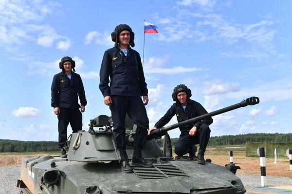 Tổ lái xe chiến đấu BMD-4M Sadovnitsa khi bắt đầu giai đoạn thứ tư cuộc thi Trung đội trên không tại thao trường Zavelichye, tỉnh Pskov - Sputnik Việt Nam