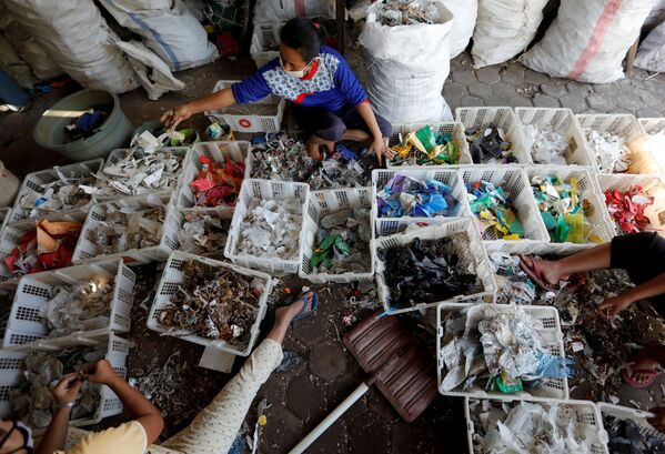 Phân loại rác tại làng Mojokerto, Indonesia - Sputnik Việt Nam