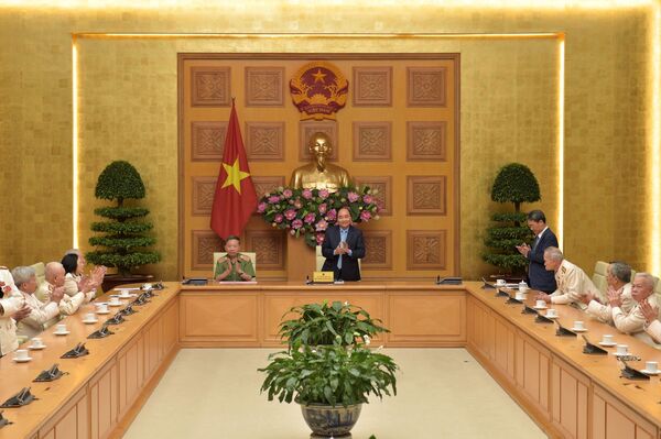 Thủ tướng gặp mặt đoàn cán bộ công an chi viện chiến trường miền Nam Thủ tướng gặp mặt đoàn cán bộ công an chi viện chiến trường miền Nam - Sputnik Việt Nam