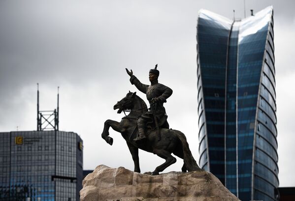 Đài tưởng niệm thành phố Sukhbaatar, Mông Cổ - Sputnik Việt Nam