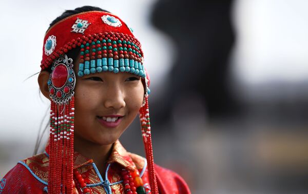 Cô gái mặc trang phục dân tộc ở thành phố Choibalsan, Mông Cổ - Sputnik Việt Nam