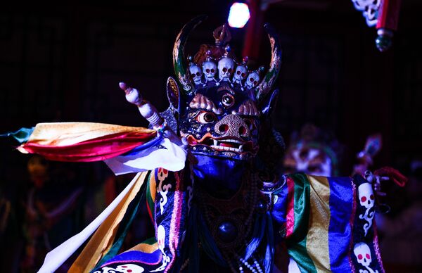 Buổi biểu diễn của nghệ sĩ Nhà hát Ca múa nhạc truyền thống Tumen Ekh, Mông Cổ - Sputnik Việt Nam