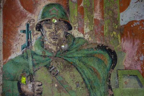 Hình ảnh người lính trên tường tại cơ sở Dvina, Belarus - Sputnik Việt Nam