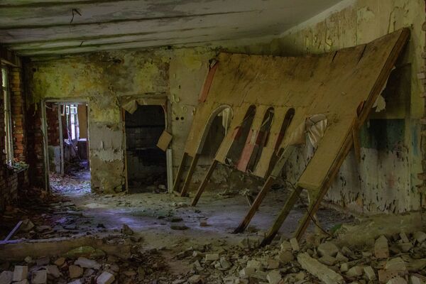 Diện tích phá hủy trong cơ sở bí mật bị bỏ hoang Dvina ở thị trấn Postav, Belarus - Sputnik Việt Nam