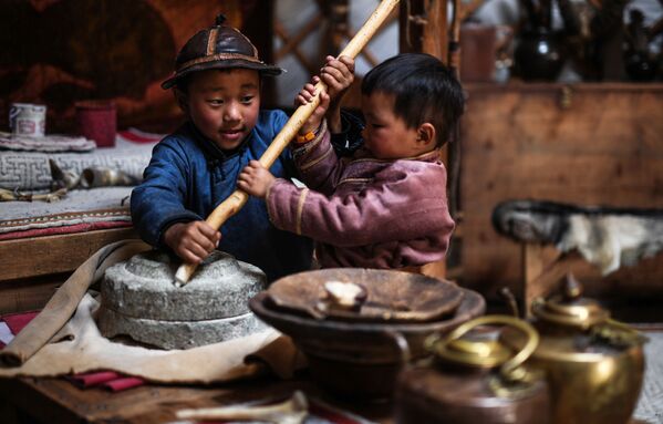 Trẻ em trong Vườn quốc gia Mông Cổ thế kỷ 13 - Sputnik Việt Nam