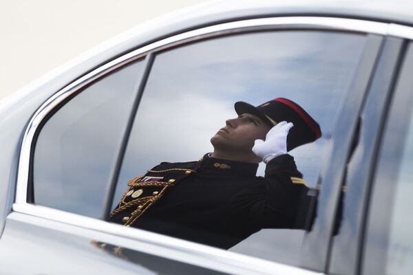Vệ  binh danh dự chào mừng Thủ tướng Italy Giuseppe Conte tới Biarritz - Sputnik Việt Nam
