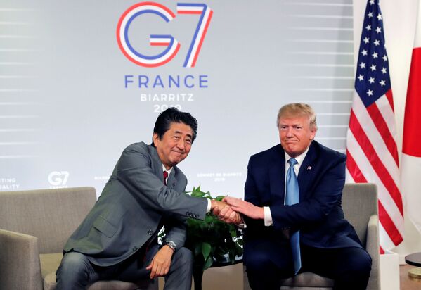 Tổng thống Mỹ Donald Trump và Thủ tướng Nhật Bản Shinzo Abe tại Hội nghị thượng đỉnh G7 ở Biarritz - Sputnik Việt Nam
