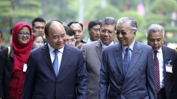 Thủ tướng Chính phủ Nguyễn Xuân Phúc và Thủ tướng Malaysia Mahathir Mohamad  - Sputnik Việt Nam