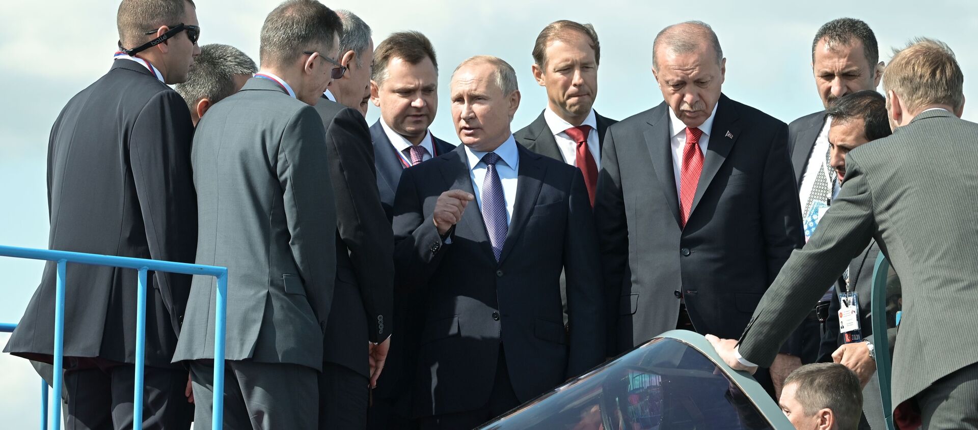 Các ông Putin và Erdogan trực tiếp kiểm tra chiến đấu cơ Su-57 mới tại MAKS 2019. - Sputnik Việt Nam, 1920, 15.07.2021