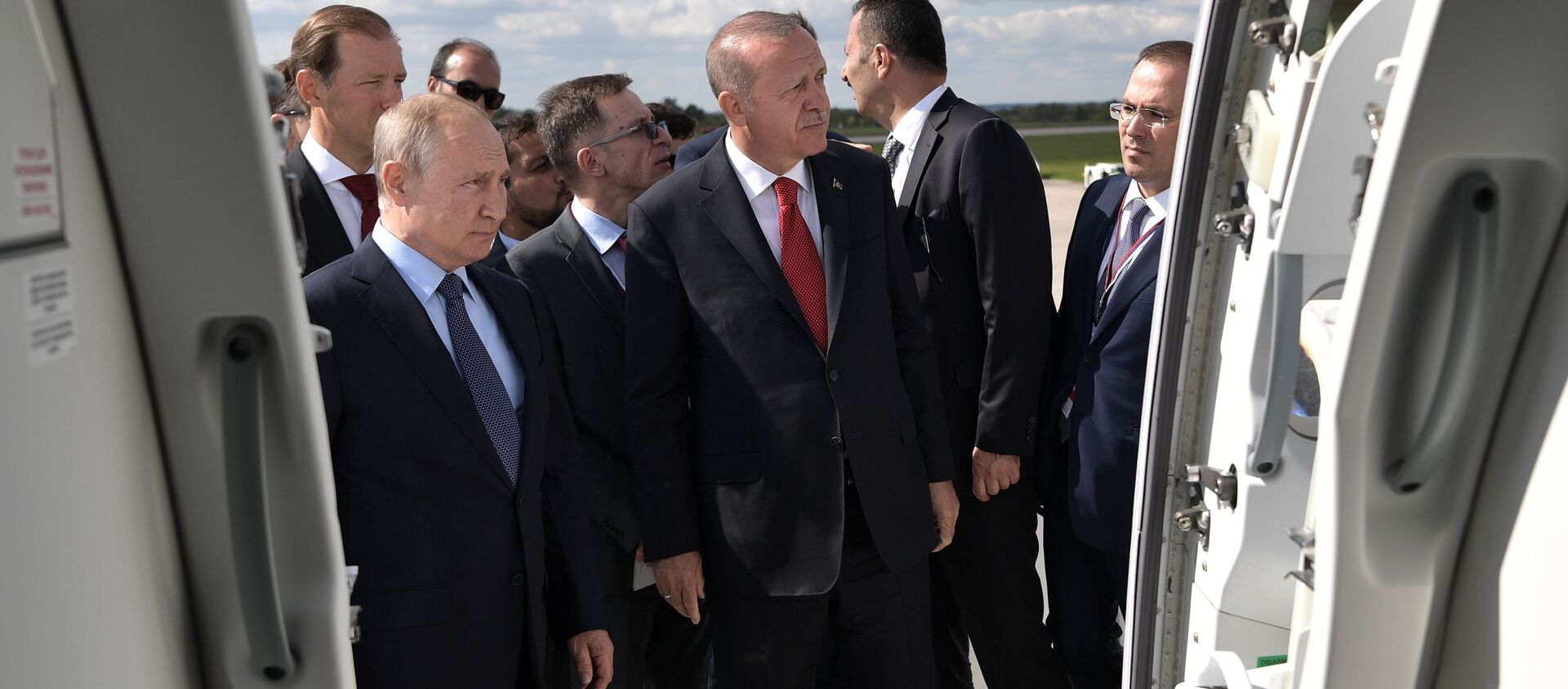 Tổng thống Nga Vladimir Putin và tổng thống Thổ Nhĩ Kỳ Recep Tayyip Erdogan trong chuyến thăm Triển lãm MAKS-2019 - Sputnik Việt Nam, 1920, 31.08.2019