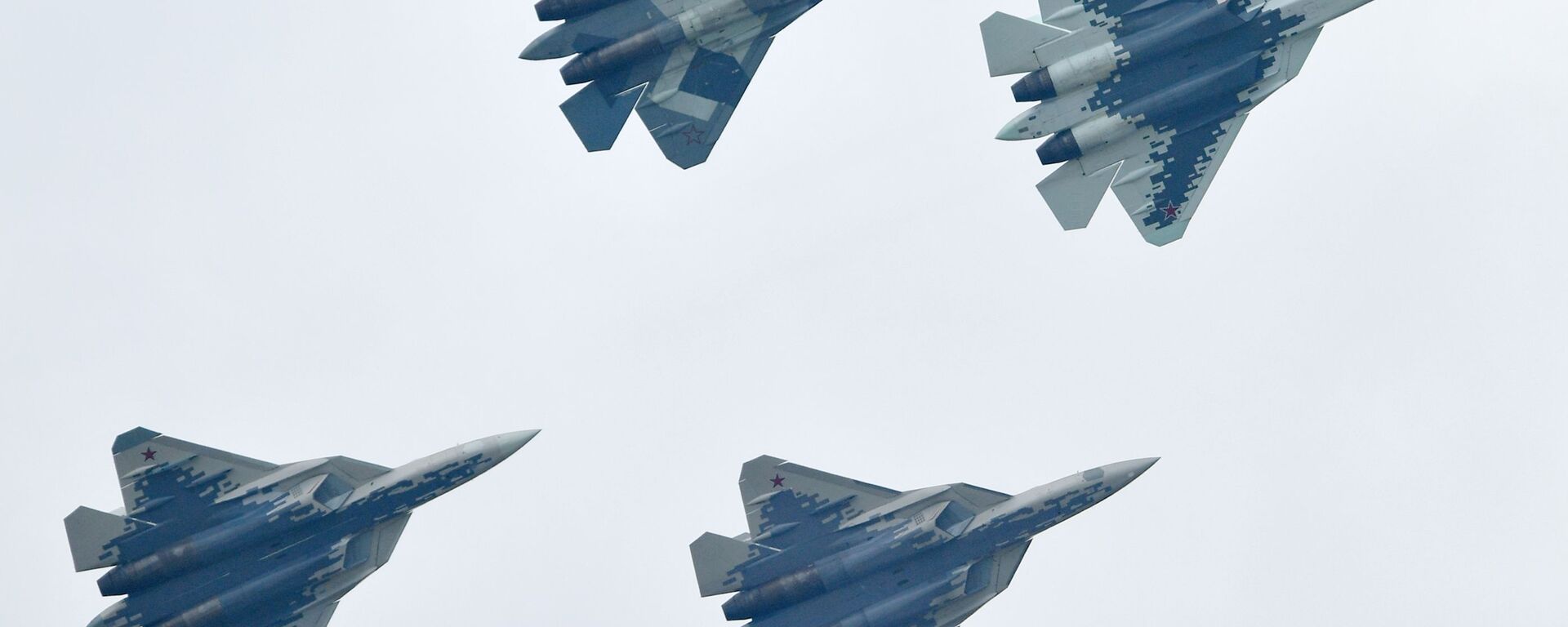 Máy bay chiến đấu đa chức năng Nga thế hệ thứ năm Su-57 thực hiện chuyến bay trình diễn tại Triển lãm Hàng không - Vũ trụ quốc tế MAKS-2019 - Sputnik Việt Nam, 1920, 14.08.2023