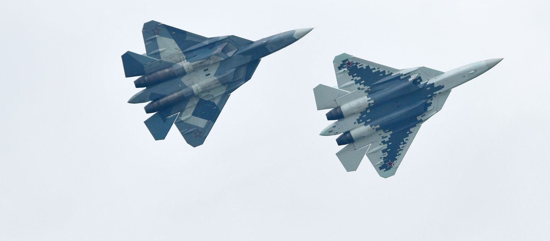 Máy bay chiến đấu đa chức năng Nga thế hệ thứ năm Su-57 thực hiện chuyến bay trình diễn tại Triển lãm Hàng không - Vũ trụ quốc tế MAKS-2019 - Sputnik Việt Nam, 1920, 31.05.2021