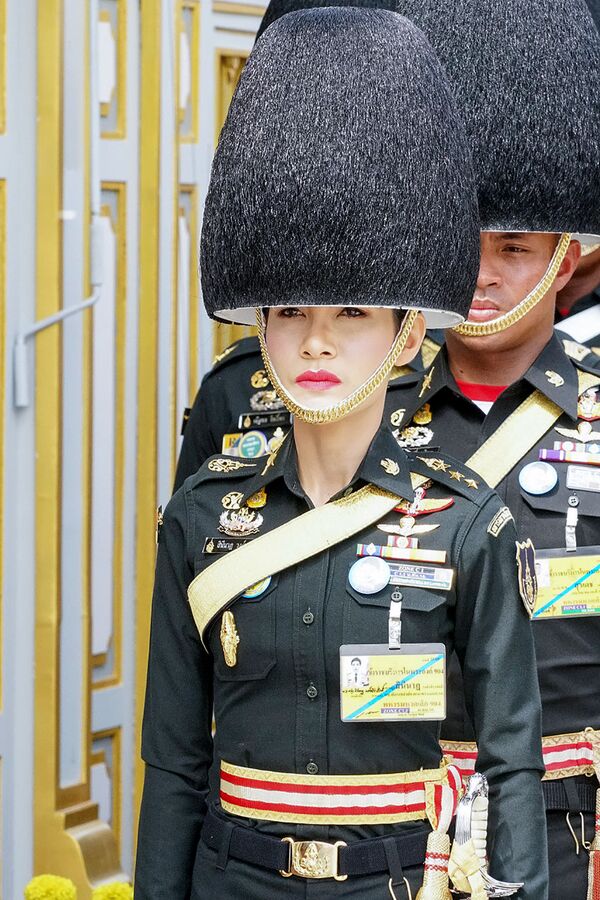 Quý phi Thái Lan Sineenat Wongwajirapakdi trong lễ diễu hành - Sputnik Việt Nam