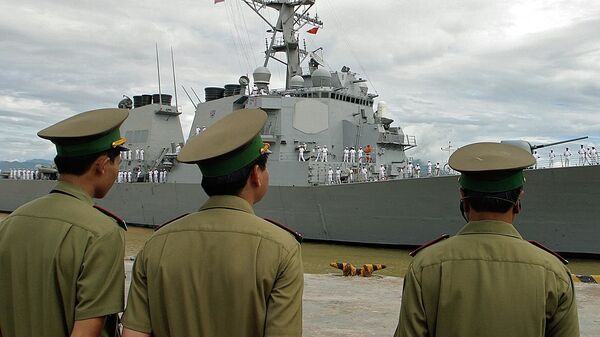 Cảnh sát biển Việt Nam theo dõi tàu khu trục tên lửa USS Curtis Wilbur đến Đà Nẵng - Sputnik Việt Nam