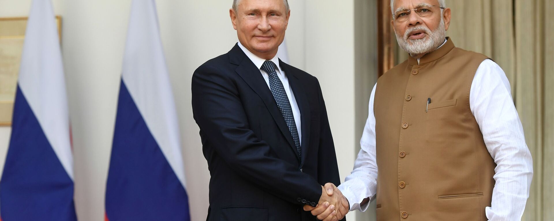 Tổng thống Nga Vladimir Putin và Thủ tướng Cộng hòa Ấn Độ Narendra Modi trong cuộc gặp tại Cung điện Hyderabad ở New Delhi - Sputnik Việt Nam, 1920, 15.08.2022