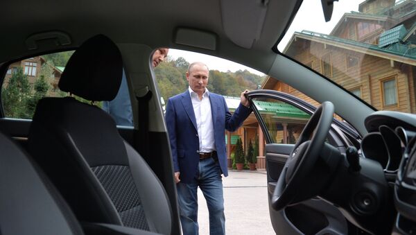 Tổng thống Putin đến câu lạc bộ Valdai bằng xe Lada-Vesta - Sputnik Việt Nam