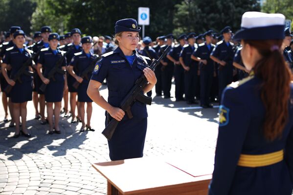 Các nữ học viên của Trường phi công quân sự hàng không Krasnodar đang tuyên thệ  - Sputnik Việt Nam