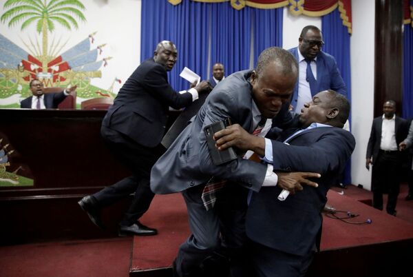 Cuộc ẩu đả trong quốc hội ở Port au Prince, Haiti - Sputnik Việt Nam