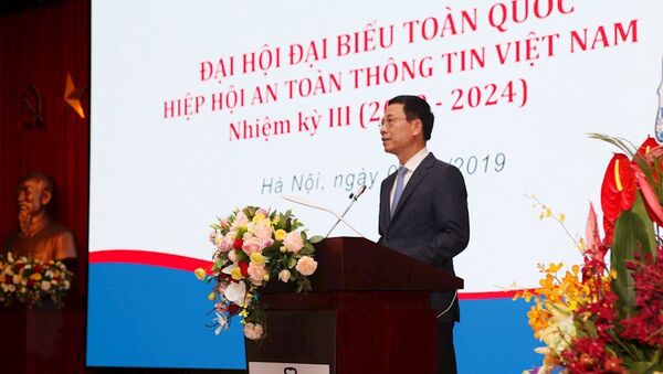 Bộ trưởng Bộ TT&TT Nguyễn Mạnh Hùng. - Sputnik Việt Nam