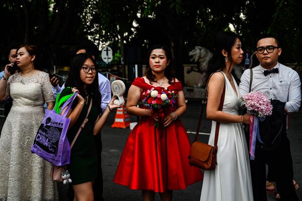 Đôi uyên ương đang chờ đăng ký lễ cưới tập thể ở Malaysia - Sputnik Việt Nam