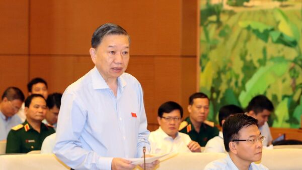 Bộ trưởng Bộ Công an Tô Lâm trình bày báo cáo về công tác phòng, chống tội phạm và vi phạm pháp luật. - Sputnik Việt Nam