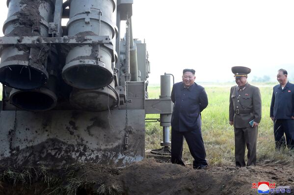 Nhà lãnh đạo Triều Tiên Kim Jong-un tham gia thử nghiệm bệ phóng tên lửa đa năng - Sputnik Việt Nam