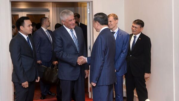 Bộ trưởng Bộ Nội vụ Nga Vladimir Kolokoltsev và Bộ trưởng Bộ Công an Việt Nam To Lam trong một cuộc họp - Sputnik Việt Nam