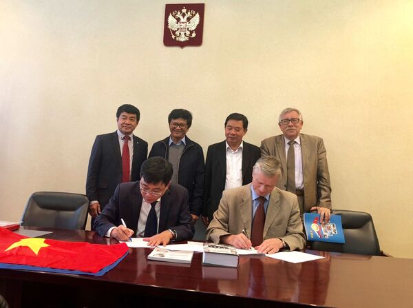 Chủ tịch Hồ Chí Minh qua con mắt của người Nga và các tài liệu lịch sử Chủ tịch Hồ Chí Minh qua con mắt của người Nga và các tài liệu lịch sử - Sputnik Việt Nam