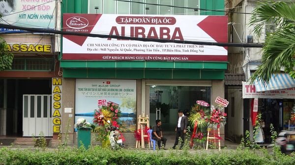  Chi nhánh Công ty Cổ phần Địa ốc đầu tư và phát triển 108 (Tập đoàn Địa ốc Alibaba) khai trương trái phép tại thành phố Biên Hòa (Đồng Nai).  - Sputnik Việt Nam