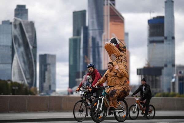 Người tham gia cuộc diễu hành xe đạp mùa thu ở Moskva - Sputnik Việt Nam